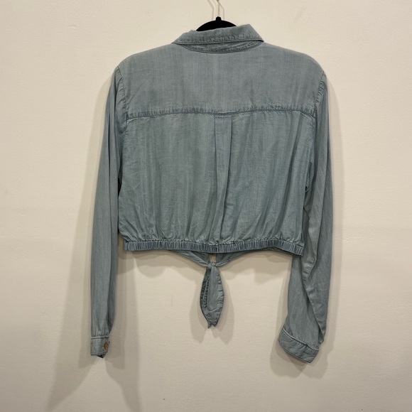 NWT CHELSEA & VIOLET Chambray Embroidered Button Down Cropped Tie Front Top L - Picture 2 of 8